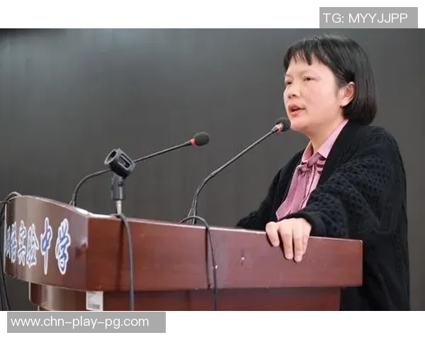 张舒在足球场上的奋斗历程与荣耀时刻揭秘